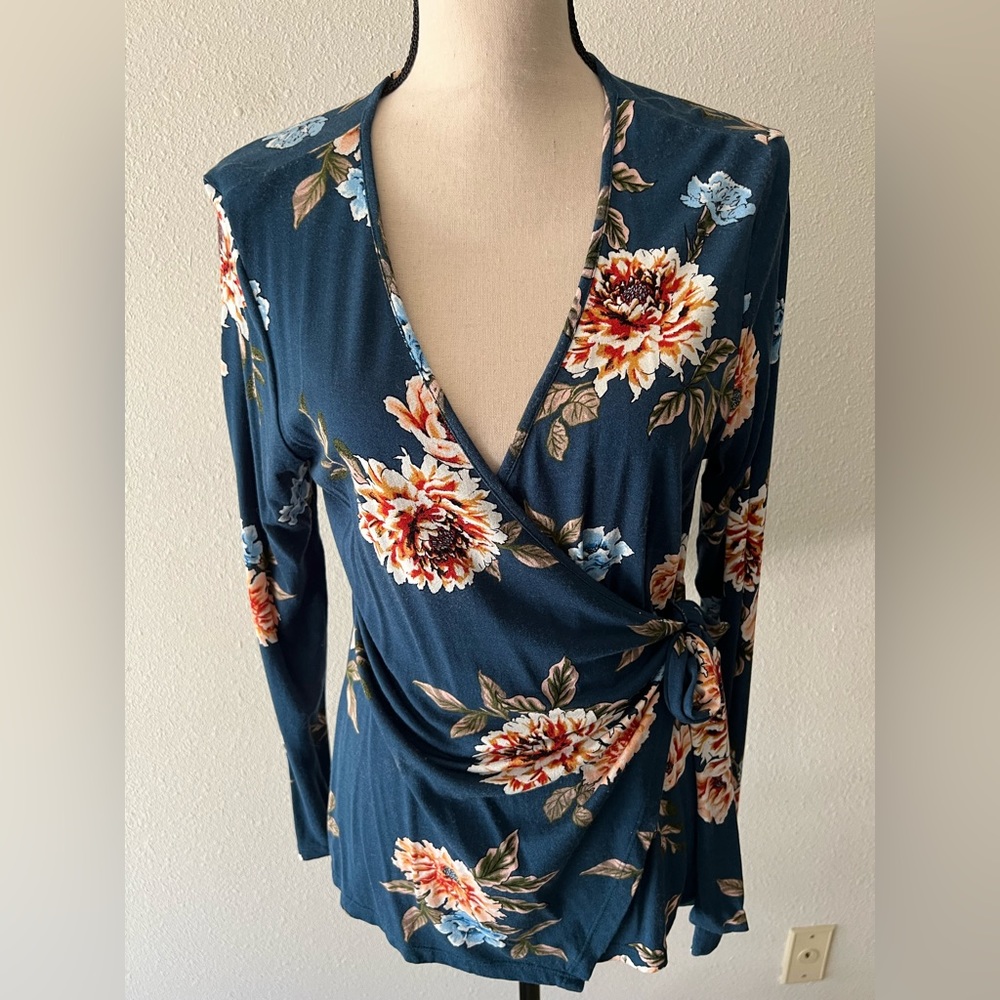 NWOT Bobeau wrap top in blue floral print